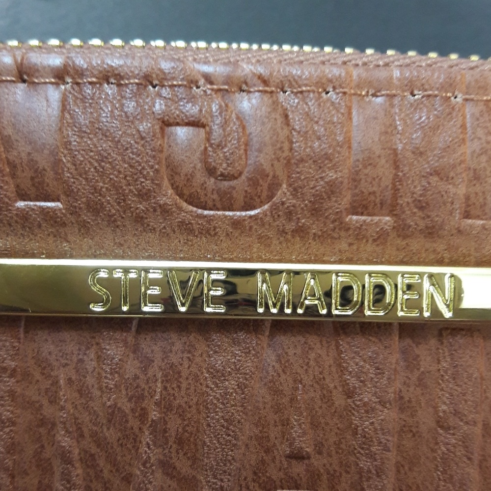NWT Steve Madden Logo Wallet Zip Around Wrโฆ - Picture 5 of 9